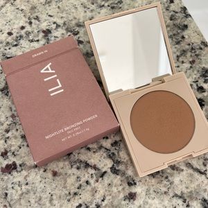 Ilia nightlite bronzing powder